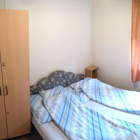 Babarczi Ueduelohaz Apartment Kiskunmajsa Exterior photo