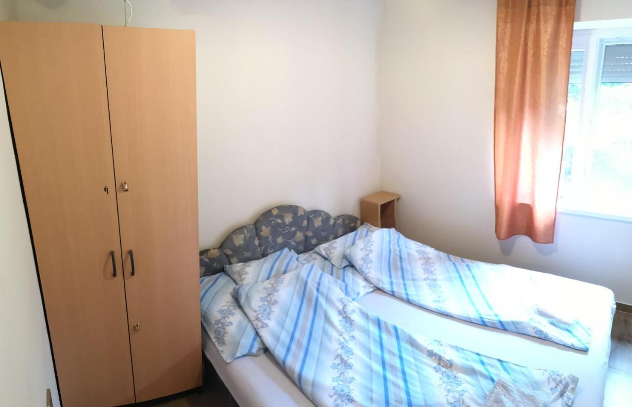 Babarczi Ueduelohaz Apartment Kiskunmajsa Exterior photo