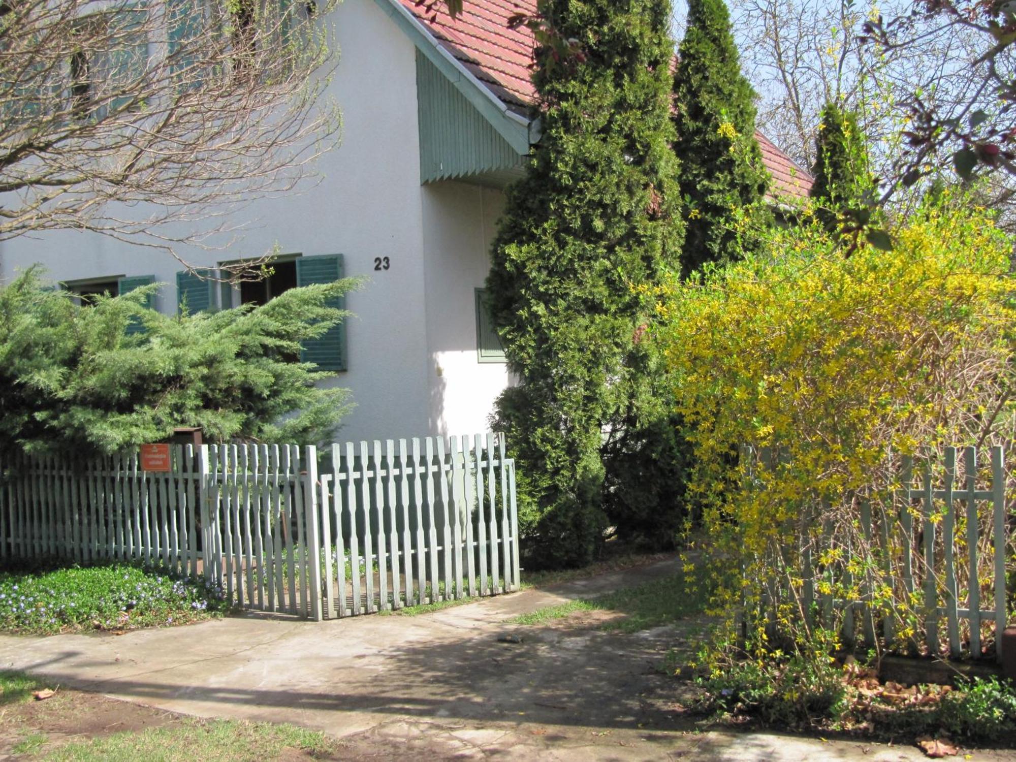 Babarczi Ueduelohaz Apartment Kiskunmajsa Exterior photo